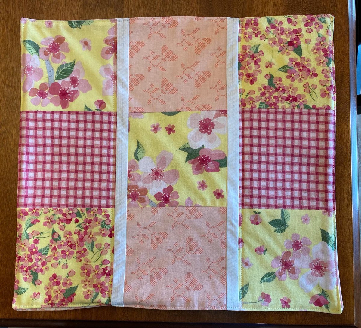 CatReal's tweet image. Pink, Yellow and Peach Floral Placemats available. foreverhomequilts.etsy.com/listing/448795… #etsy #pink #yellow #peach #flowers #placemats #floral #kitchen #dining #home #table #decor #meals #spring #summer