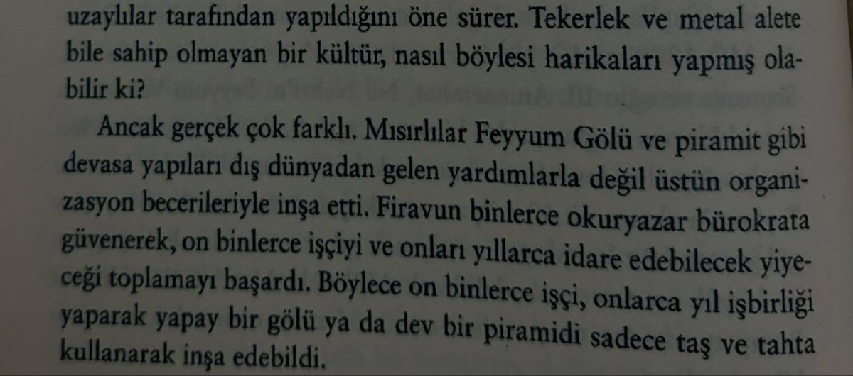 mehlika94958's tweet photo. Her şeyi bilen Harari amcamız piramitlerin nasıl yapıldığını da çözmüş. Kanıt olmadan her şeyi bildiğini sanması çok düşündürücü #homodeus https://t.co/i0aJ8kTKOt