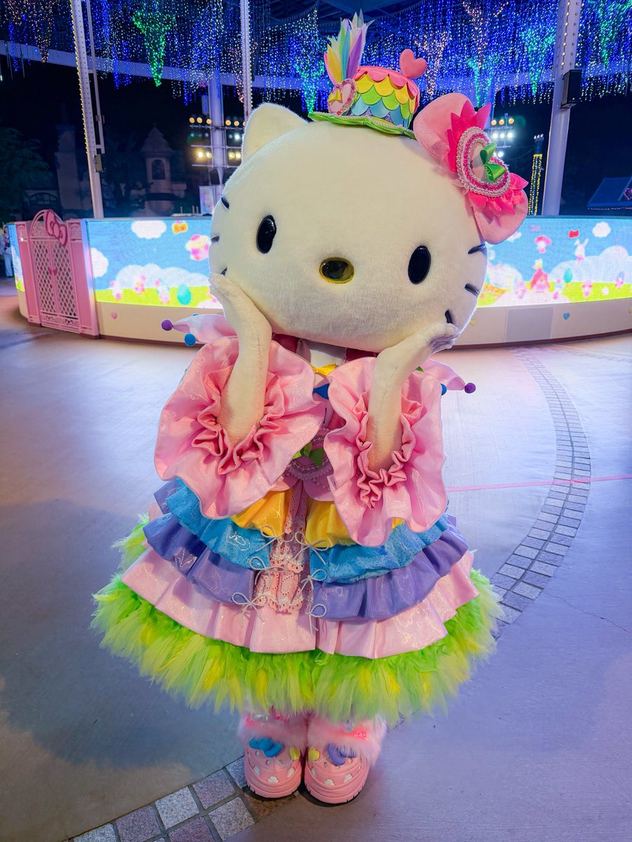 emi1211_d's tweet photo. S席取れてたからgiveyou中止は残念だったけどキャンセルグリーティング！🫶🏻🫶🏻キャングリあると聞いて戻ってきたかいがあった😂ダンサーさんには人見知りすぎてワンショお願いできず…🙁(動画はたくさん撮った🎥)ギブユーはまたリベンジ✊🏻ˎˊ˗ #ハーモニーランド https://t.co/xMOSPCcDIM