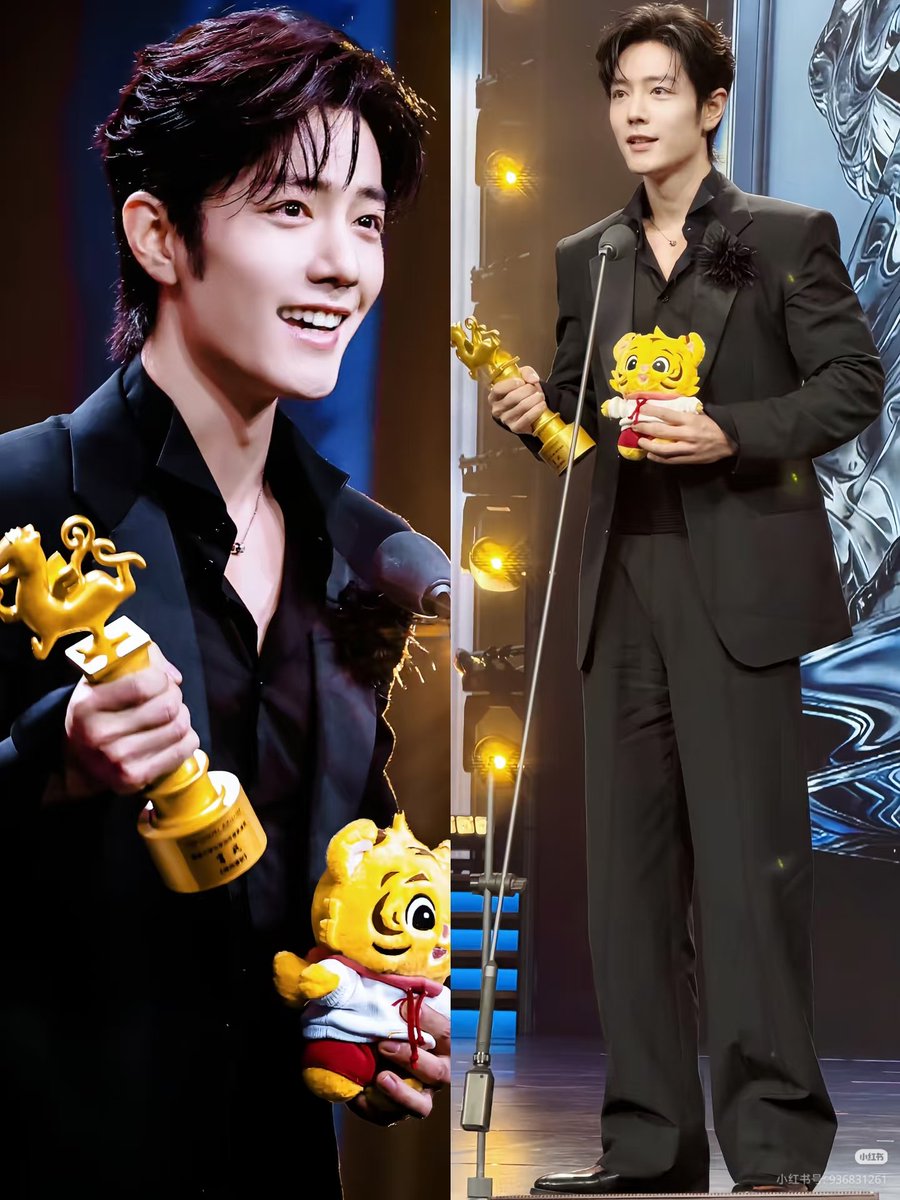 snowdropngoc's tweet photo. Chúc mừng tân Ảnh Đế Phi Hổ Tiêu Chiến 🎉🌹
MOVIE BEST ACTOR XIAO ZHAN
#XiaoZhan33rdBCSFF https://t.co/qIDQXPE7Dt