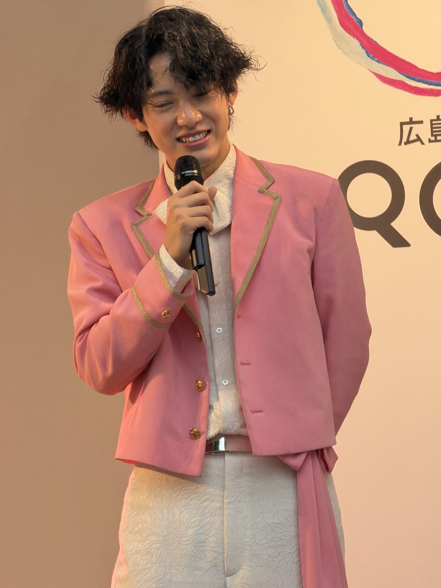 junretsu_421's tweet photo. 2026年5月3日✨️
広島フラワーフェスティバル💐
〇〇年ぶりに行って来ました🥰💕
初めて 純烈💜❤️💚の弟分のモナキ🧡💛🩷️🩵を見ました😍💕
凄い雨☔️だったけど とても楽しかったです😆✨️💕 https://t.co/HMcgA0OIrf