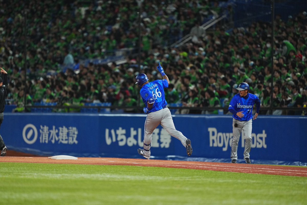 横浜DeNAベイスターズ tweet media