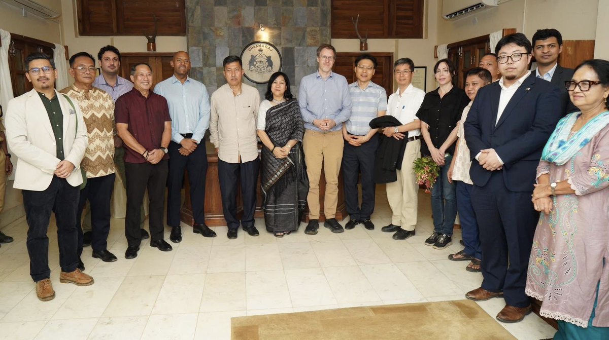 stefanliller's tweet photo. A meaningful visit to the beautifully diverse #ChittagongHillTracts with Hon’ble CHT Affairs Minister Dipen Dewan, alongside @CanHCBangladesh 🇨🇦, @MofaJapan_en 🇯🇵, @ADB_HQ & @BDMOFA 🇧🇩.

Rain-soaked stops at UNDP and ADB programme sites showed both the resilience and vulnerabilities of communities across rural areas and municipalities. 

We also inaugurated a Japan-supported infectious waste management facility at Rangamati District Hospital - part of a wider assistance to 17 local hospitals.

Pleased that @UNDP 🇺🇳 could provide a platform bringing together government, IFIs, bilateral partners and local stakeholders in a collective effort to advance sustained, inclusive development across the region.