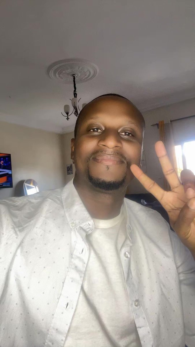 samueltrigano's tweet image. #Politique les élections dans la tête… Pendant ce temps le Sénégal cherche du travail. Tous les secteurs souffrent et nos politiciens jouent aux échecs. J’ai compris : ne faire confiance qu’à soi-même. #kebetu