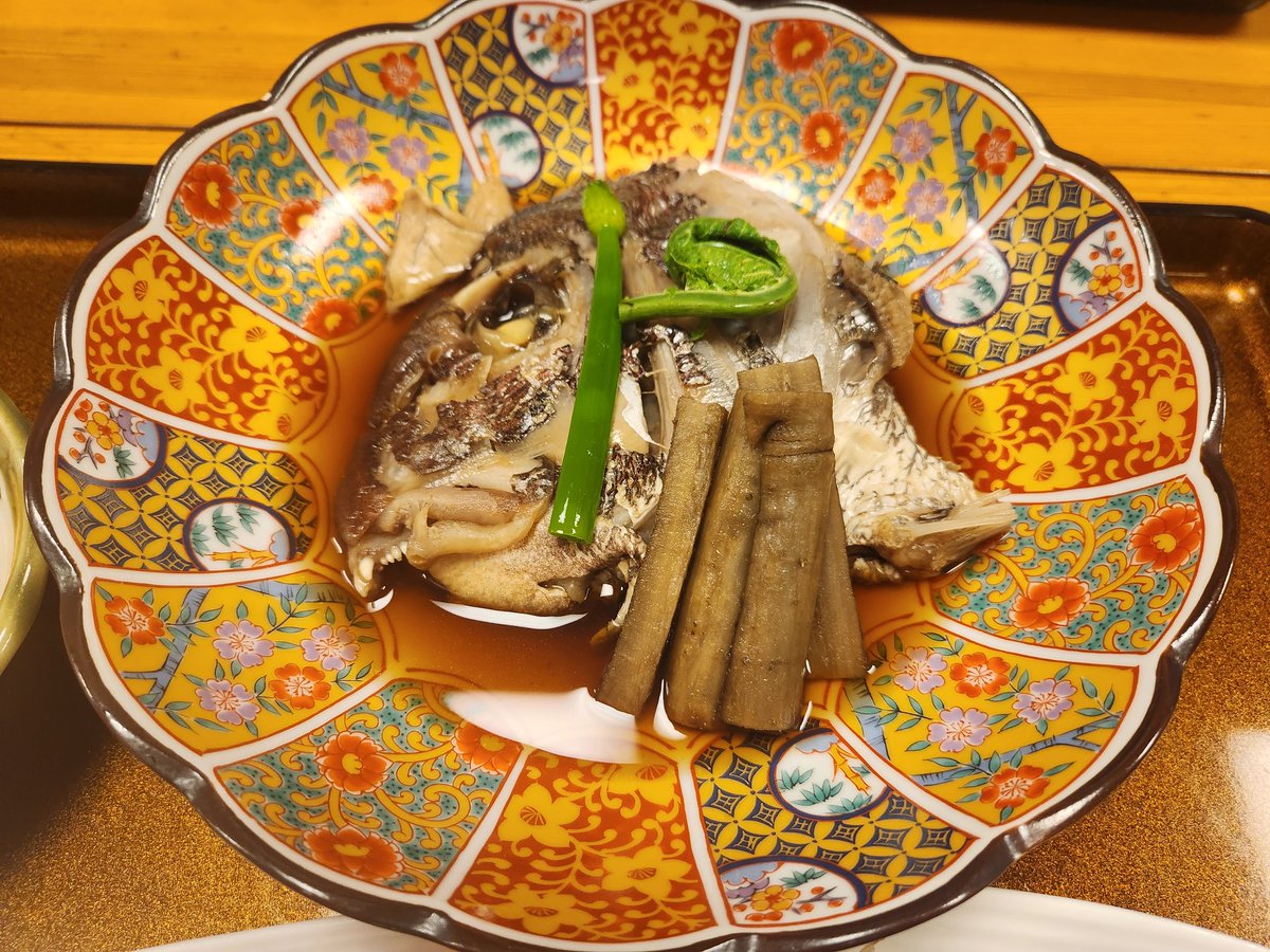 コウ tweet media