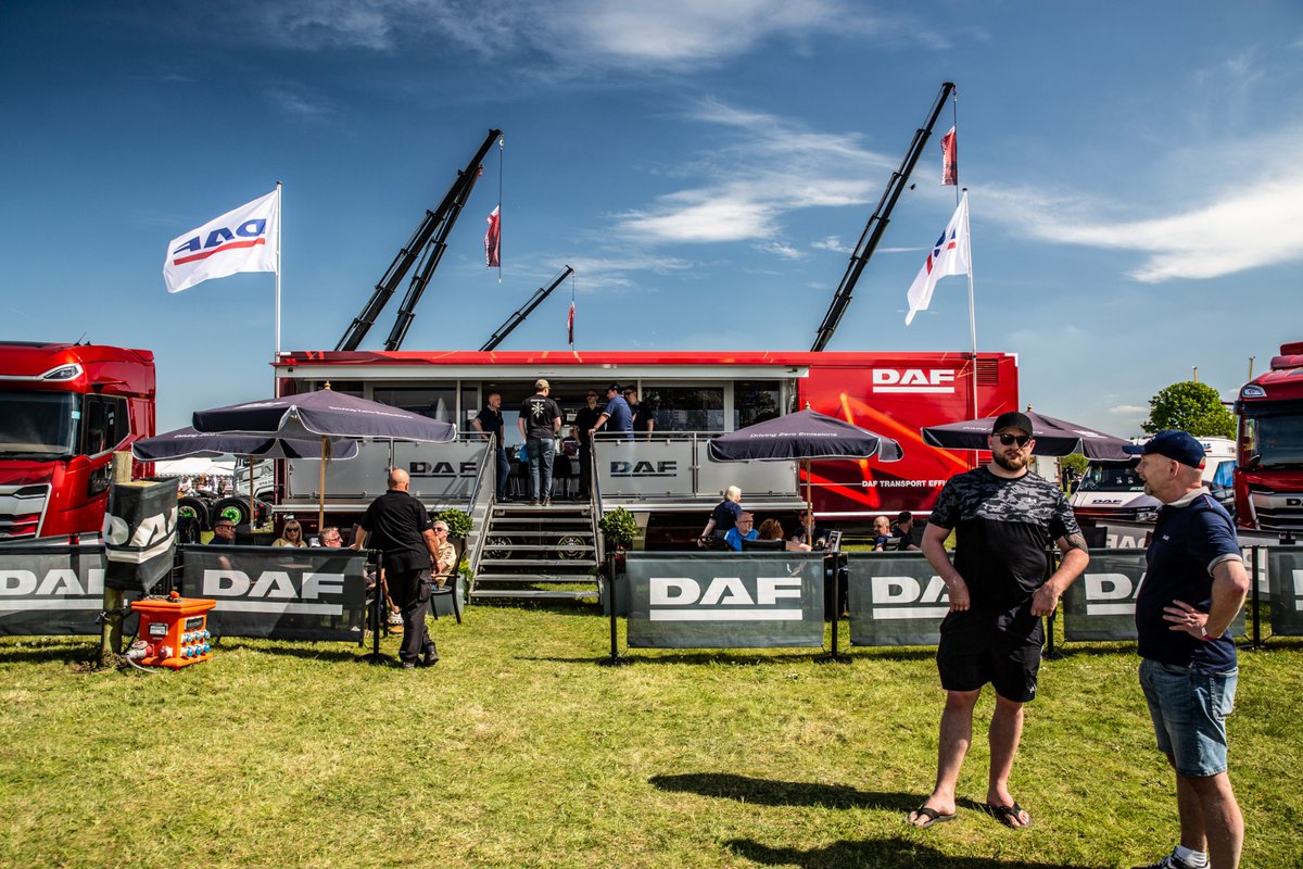 DAFTrucksUK's tweet image. Some photos out in the sun yesterday ☀️ 

#Truckfest #DAF #Sunshine
