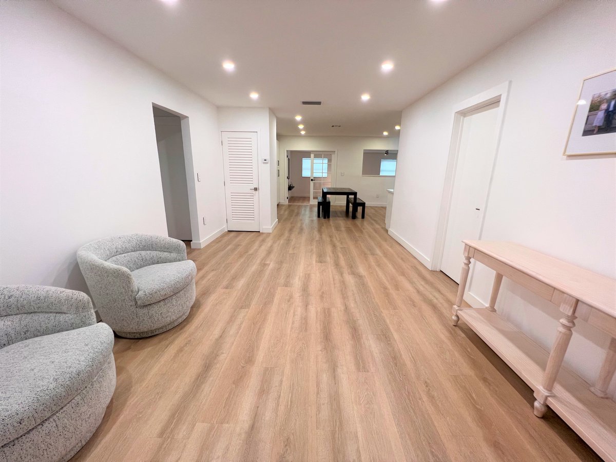 MegaLuxeHomes's tweet image. Florida real estate is heating up — not slowing down. 🌴🏡
With $10.4B in international purchases and strong tourism, Florida remains a top investment market for 2025. 💰
Thinking of buying or investing? DM me to get started. 📲

#FloridaRealEstate #InvestInFlorida #RealEstate