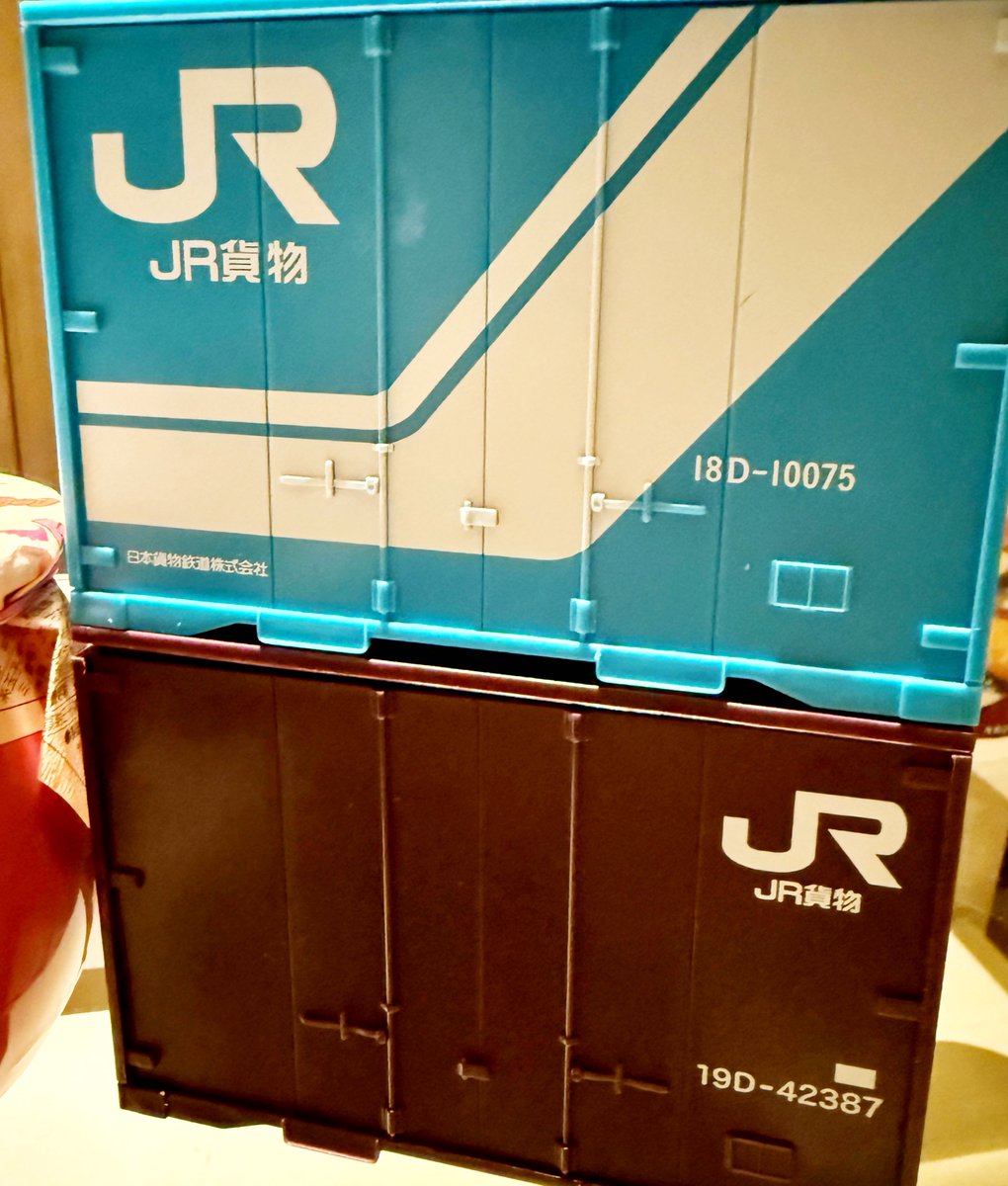 Nitapioka's tweet photo. 朝イチに気になってた駅弁を駅に買いに行って高級入浴剤でリフレッシュして昼から爆睡してからのTMライブ鑑賞会 https://t.co/JcjBOlX4EE