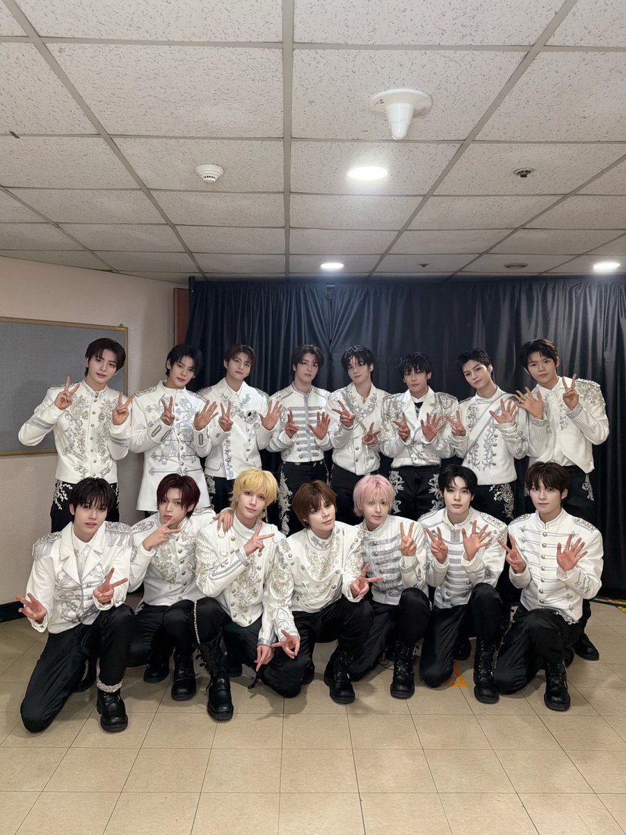 SMTR25_official's tweet image. DAY 3 오늘을 기억해🎓

#SMTR25
#FanMeetingTour #GraduationTrip
#SMTR25_FM_TOUR_GraduationTrip #GraduationTripSeoul