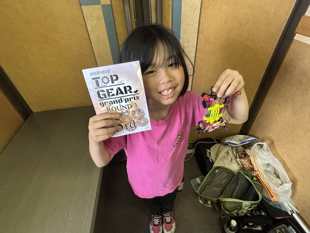 syouta6699's tweet image. top gear子供の部で
3位でした〜😆
大人の部では裏で決勝トーナメント行ったが、
ブレーキ貼るのミスってバンクでストップ🤣

やっちゃったー🤣

でもすごい楽しかったですー😆
#topgear
#ミニ四駆大会