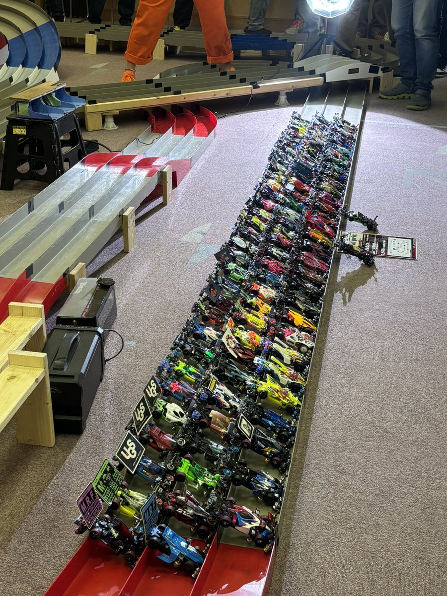 syouta6699's tweet image. top gear子供の部で
3位でした〜😆
大人の部では裏で決勝トーナメント行ったが、
ブレーキ貼るのミスってバンクでストップ🤣

やっちゃったー🤣

でもすごい楽しかったですー😆
#topgear
#ミニ四駆大会