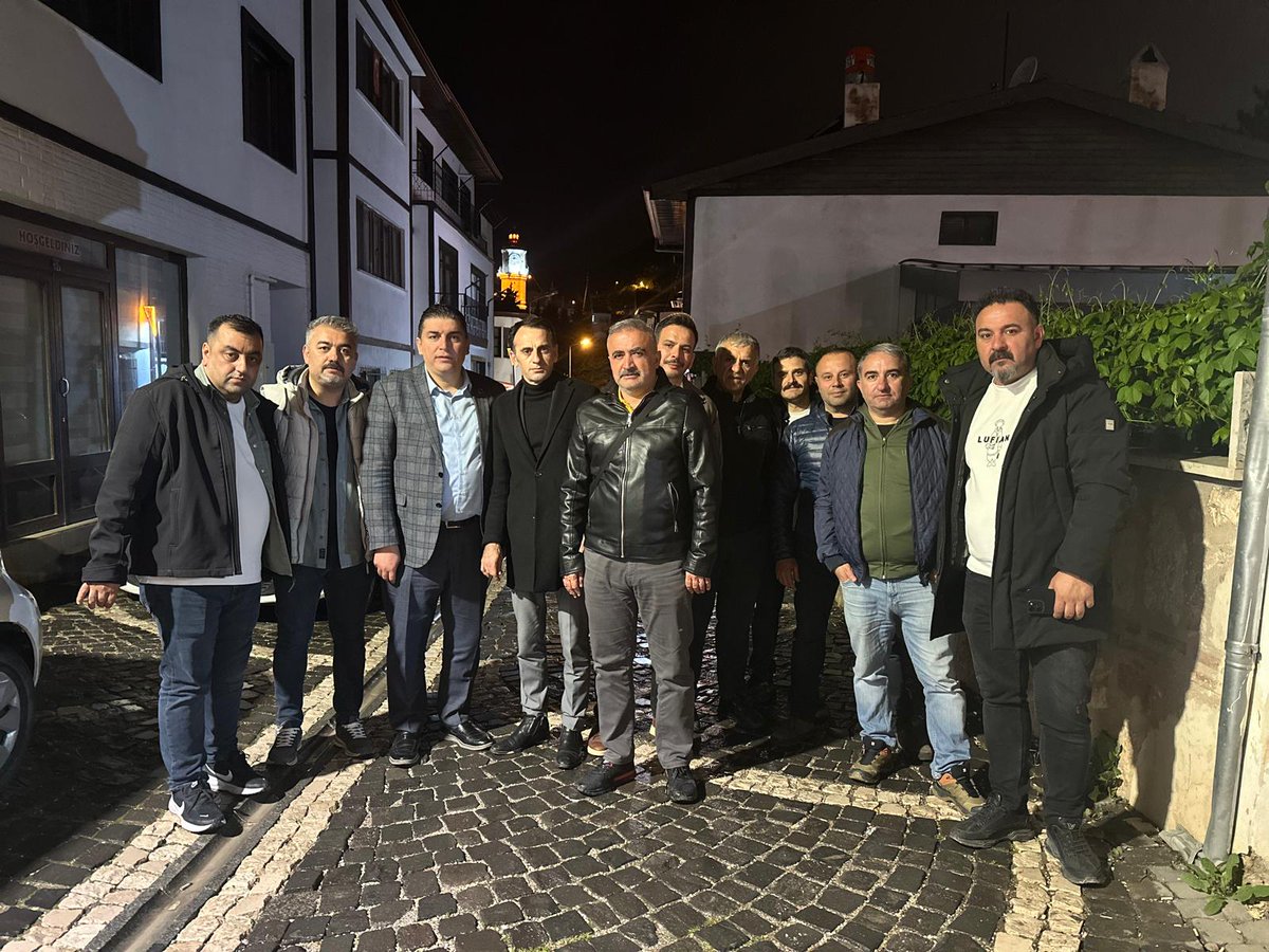 ahasanpasaoglu's tweet photo. İstişarelerimiz devam ediyor. 
Kurucular Kurulu üyemiz Ali Uzay Sarı , Merkez Disiplin Kurulu üyemiz Mustafa Kaplan , Tokat Şube Başkanımız Seyfi Karslı, Yozgat Şube Başkanımız Selim Tanış , Amasya İl Temsilcimiz  TC Agah Çiçek  Çorum İl Temsilcimiz Sefa Arduç , yönetici ve delegelerimizle geleceğe dönük hasbihal ettik. 
Birlikte Başaracağız...