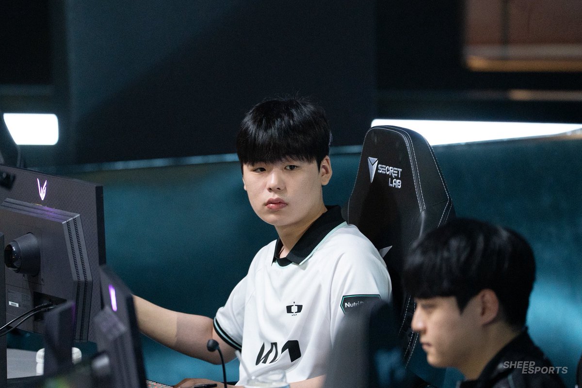 지지 tweet media