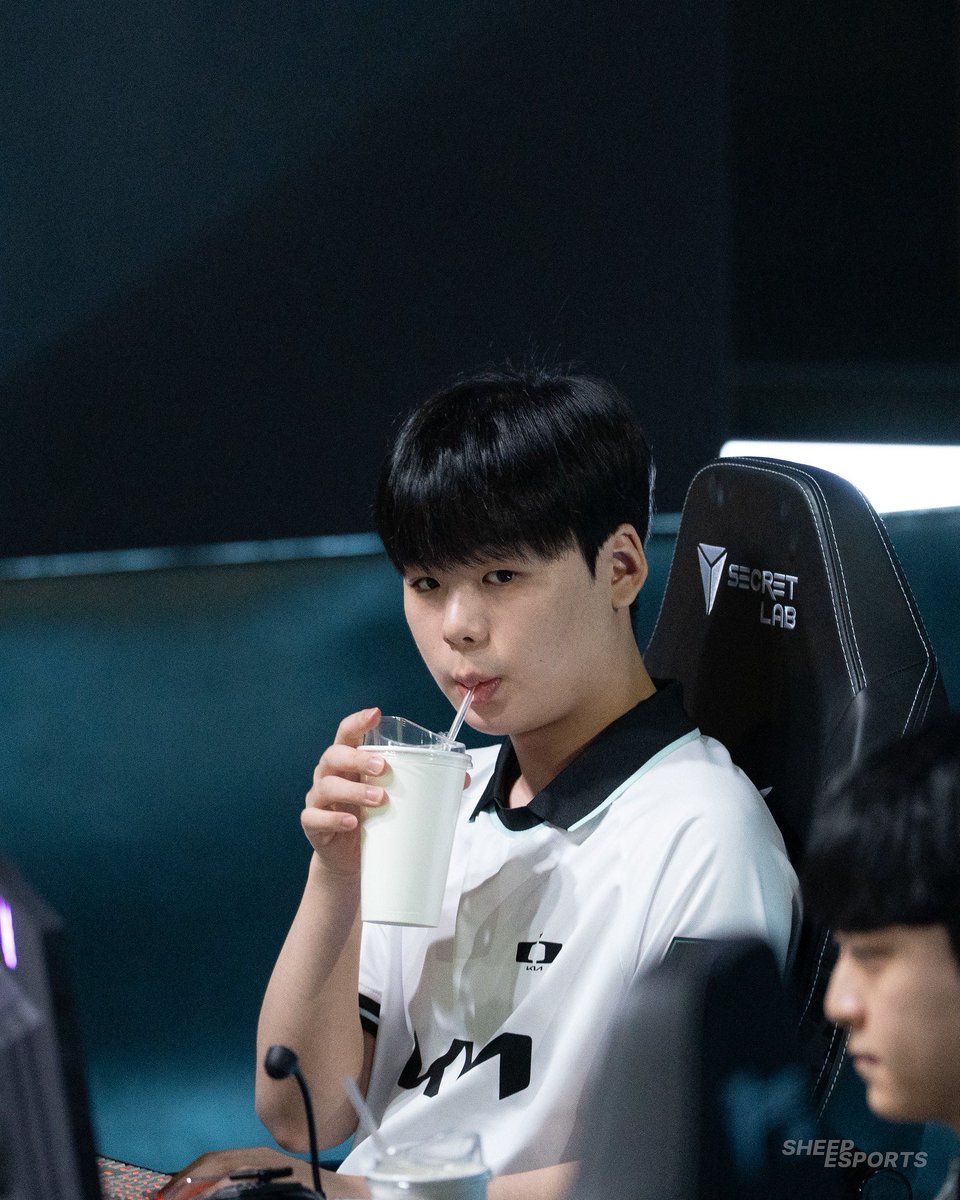 지지 tweet media