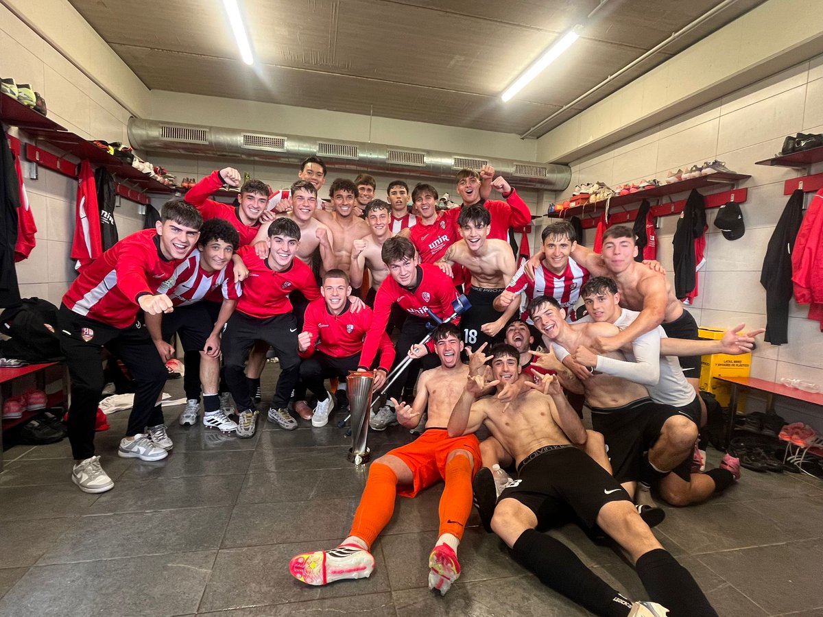 CanteraUDLog's tweet photo. PROMESAS | 🏆 ¡Qué temporada!

#CanteraUDLog https://t.co/g3ELtqr0x6