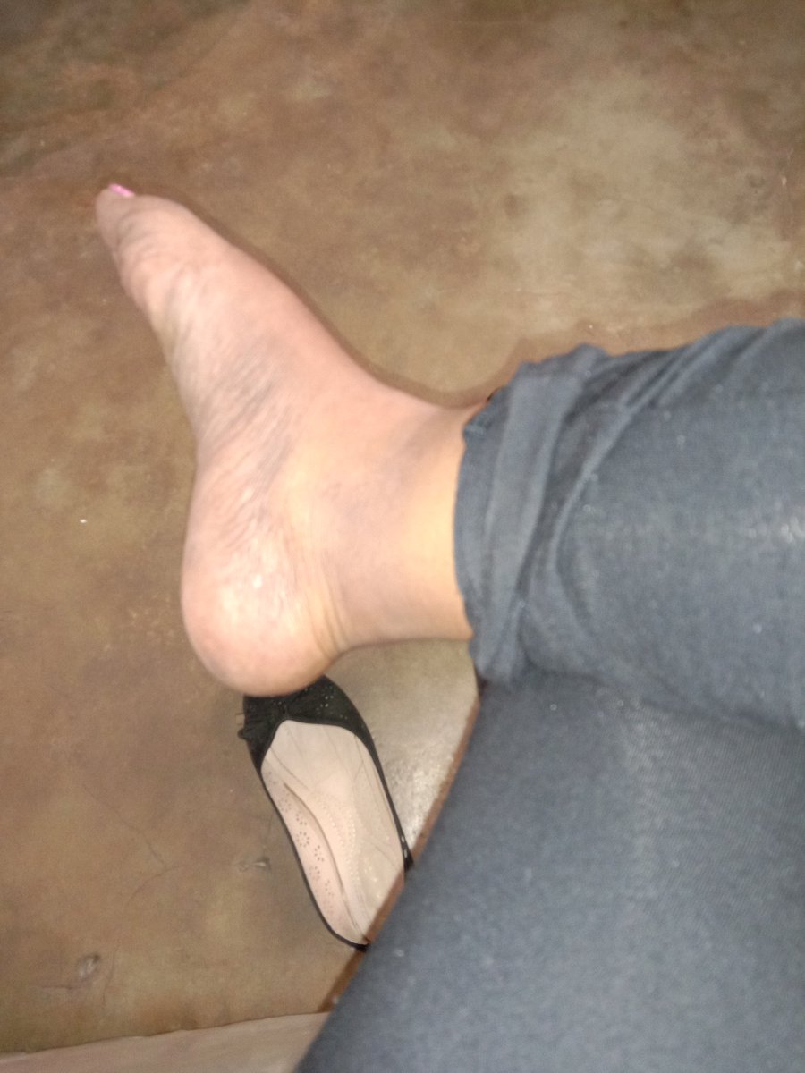 GodessKami's tweet photo. Do my feet get you weak ?

#findom #feet #finsub https://t.co/EfiPYq4dbE