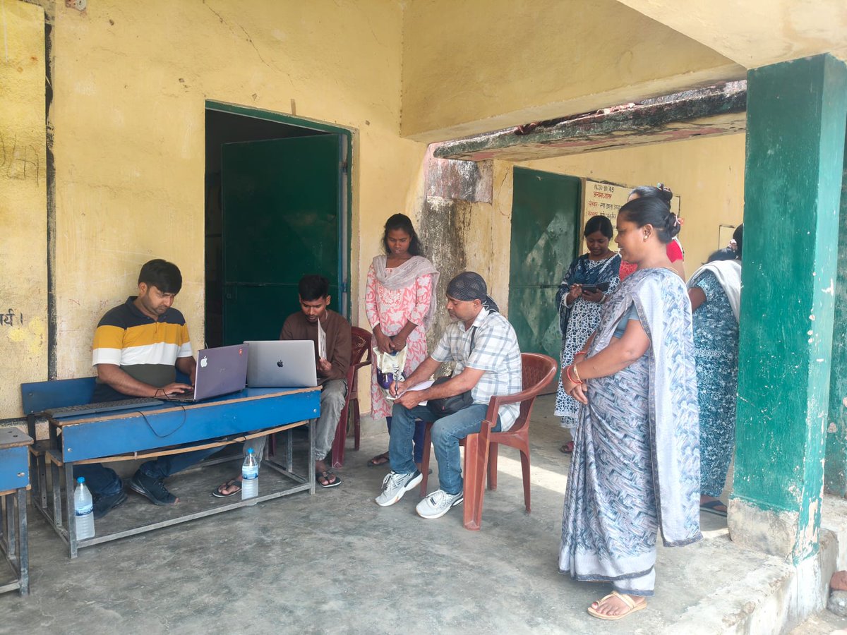 VikramV05986686's tweet image. झारखंड में DGH प्रोजेक्ट के तहत CSC VLE द्वारा 18–29 वर्ष की महिलाओं का मोबिलाइजेशन व काउंसलिंग कर उन्हें रोजगार से जोड़ा जा रहा है।

UNICEF के इस कौशल प्रशिक्षण से अधिक से अधिक महिलाएं लाभ ले रही हैं। 📸
#DGHProject #WomenEmpowerment #CSC #UNICEF
