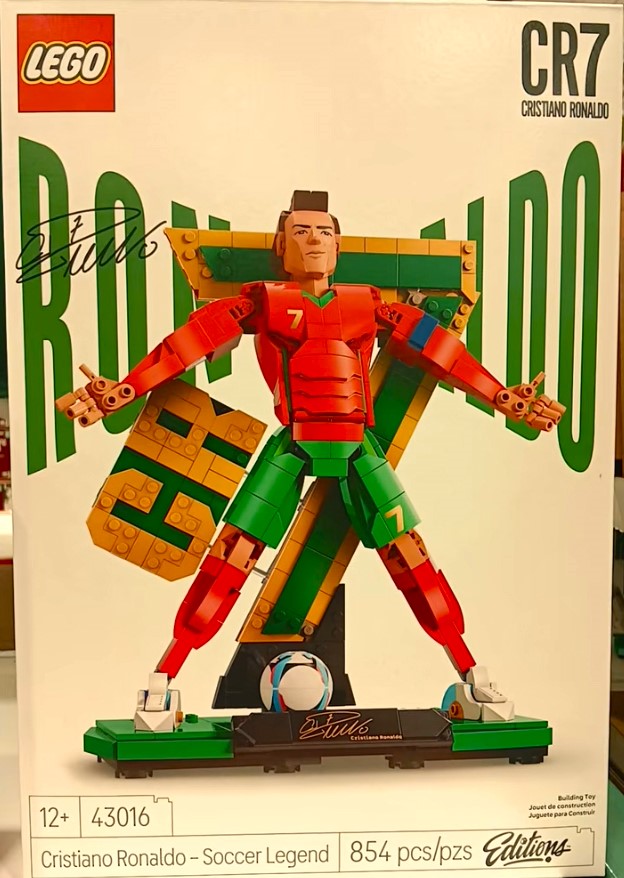 OksanaTenman's tweet image. LEGO Editions Lionel Messi &amp;amp; Cristiano Ronaldo in COSTCO!  youtube.com/shorts/yMGuVOR… #lego #messi #ronaldo #costco #costcofinds #costcous #costcoshopping #costcodeals #лего