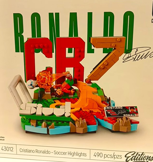 OksanaTenman's tweet image. LEGO Editions Lionel Messi &amp;amp; Cristiano Ronaldo in COSTCO!  youtube.com/shorts/yMGuVOR… #lego #messi #ronaldo #costco #costcofinds #costcous #costcoshopping #costcodeals #лего