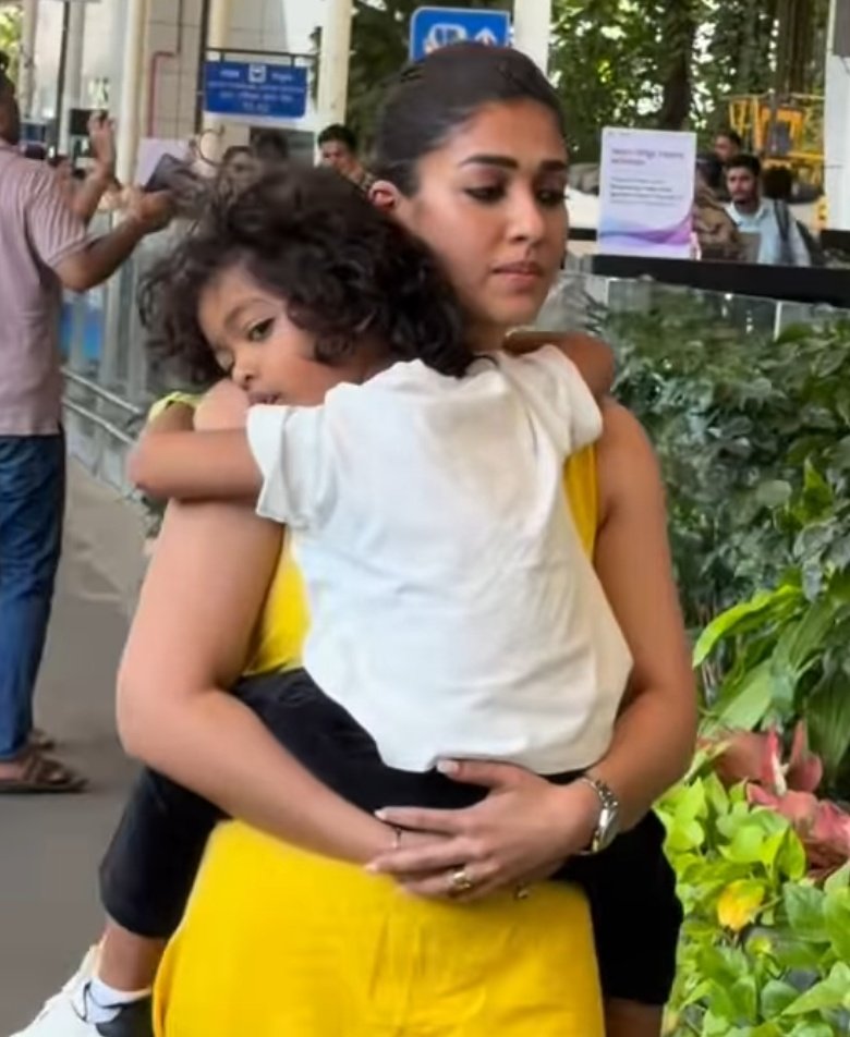 Freak4Flims's tweet image. #Latest ✅

#Nayanthara With Her Kid Uyir at Mumbai For Shooting Of Upcoming Pan India Biggie With #SalmanKhan 

Stay Tuned 👉 @Freak4Flims