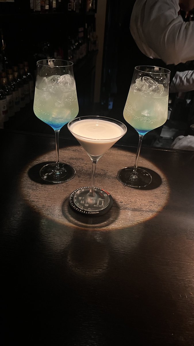 オシャレなバーに来た！
来店三度目にしてやっとお酒飲める！