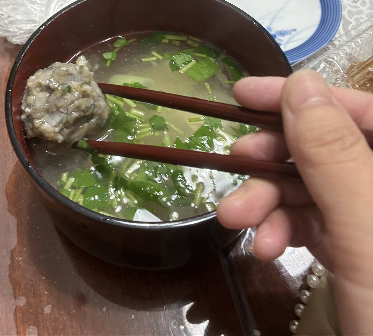 tacinoko's tweet photo. 今朝8時に山形到着。早速堤防釣りへ。30分で18匹のイワシを釣り上げた子供たち。いつもライフジャケット付けてますよ！！今日は旦那が車に積んでると思っていたけど私も旦那も忘れてしまいました。
イワシはお刺身とつみれ汁で🐟 https://t.co/BKepcjhvjJ
