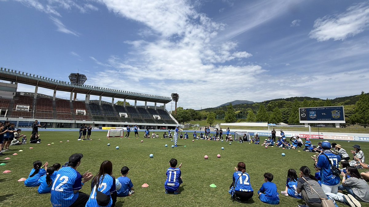 kame_records's tweet photo. アスルクラロ沼津！こどもフェス！天然芝であそぼう！おどろう！遊んできました🤓🦁✨⚽️
お天気に恵まれてたくさんのみなさんと遊んで踊って楽しかったです！
みなさま、ありがとうございます💙
@azulclaro1990 
@azulkundesu 
#アスルクラロ沼津
#アスルくん
#小沢かづと https://t.co/XF53diWjRK