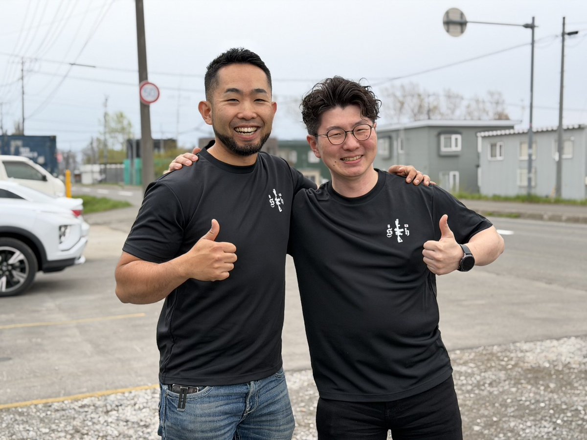 ヤバい……めっちゃ手震えた
今朝届いたばかりのサトハンTシャツ着ていつもの如くTRAILARMS行ったら
御本人登場はびびるよ🤯

Sato_Huntさん
お写真ありがとう御座いました😭
めっちゃいい人だった😭😭

<a href="/Satohunt1776/">Sato_Hunt</a>
#TRAILARMS #トレイルアームズ