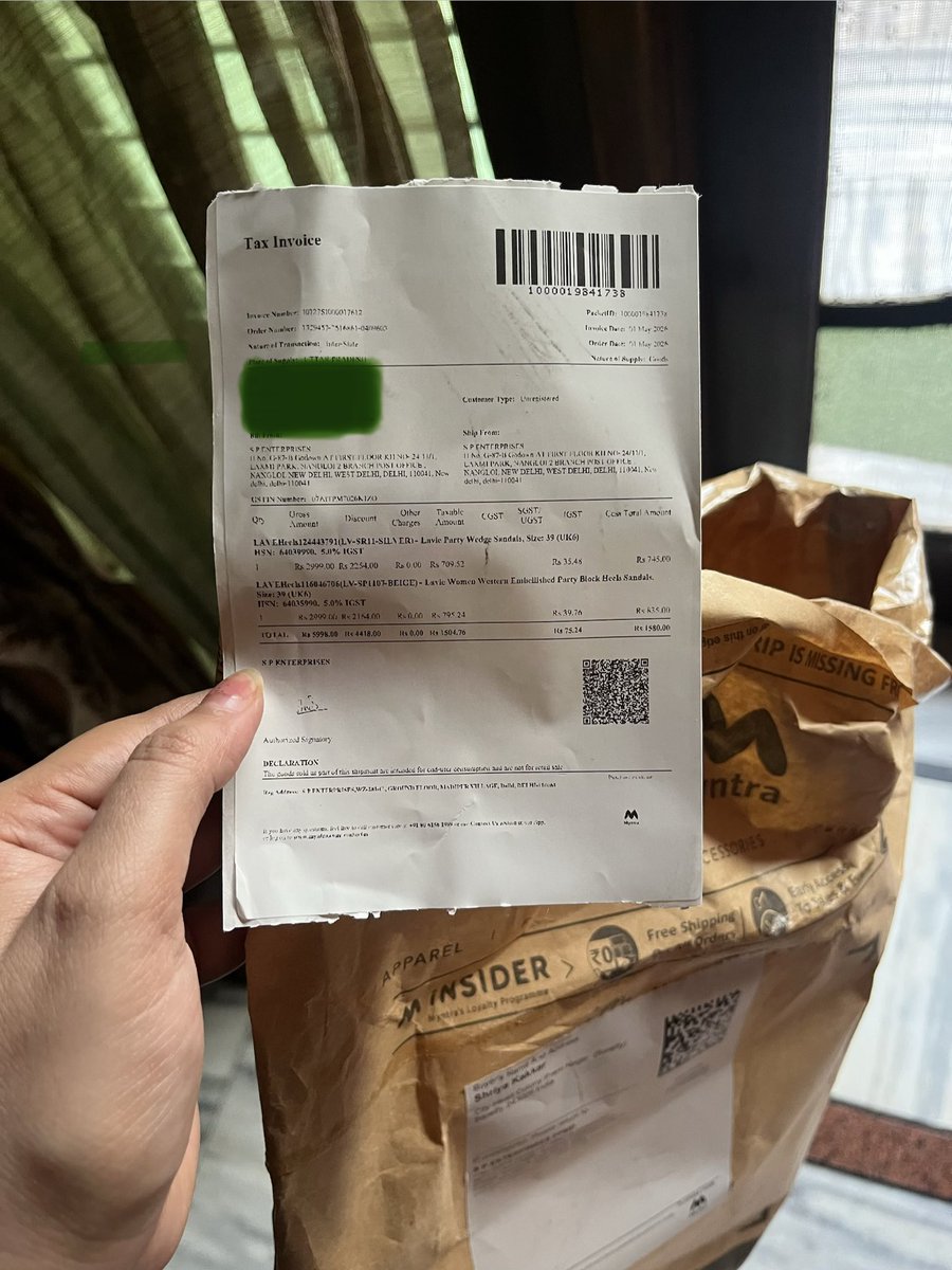 completeyetvoid's tweet image. Never bulk order from @MyntraSupport . Ordered 10 footwear, paid ₹5670 to courier, received only 4 items but app shows 5 delivered. Invoice showed 2, box had 1! Paid for what I never got. Second such case. Seriously unreliable. #Myntra #OnlineShopping