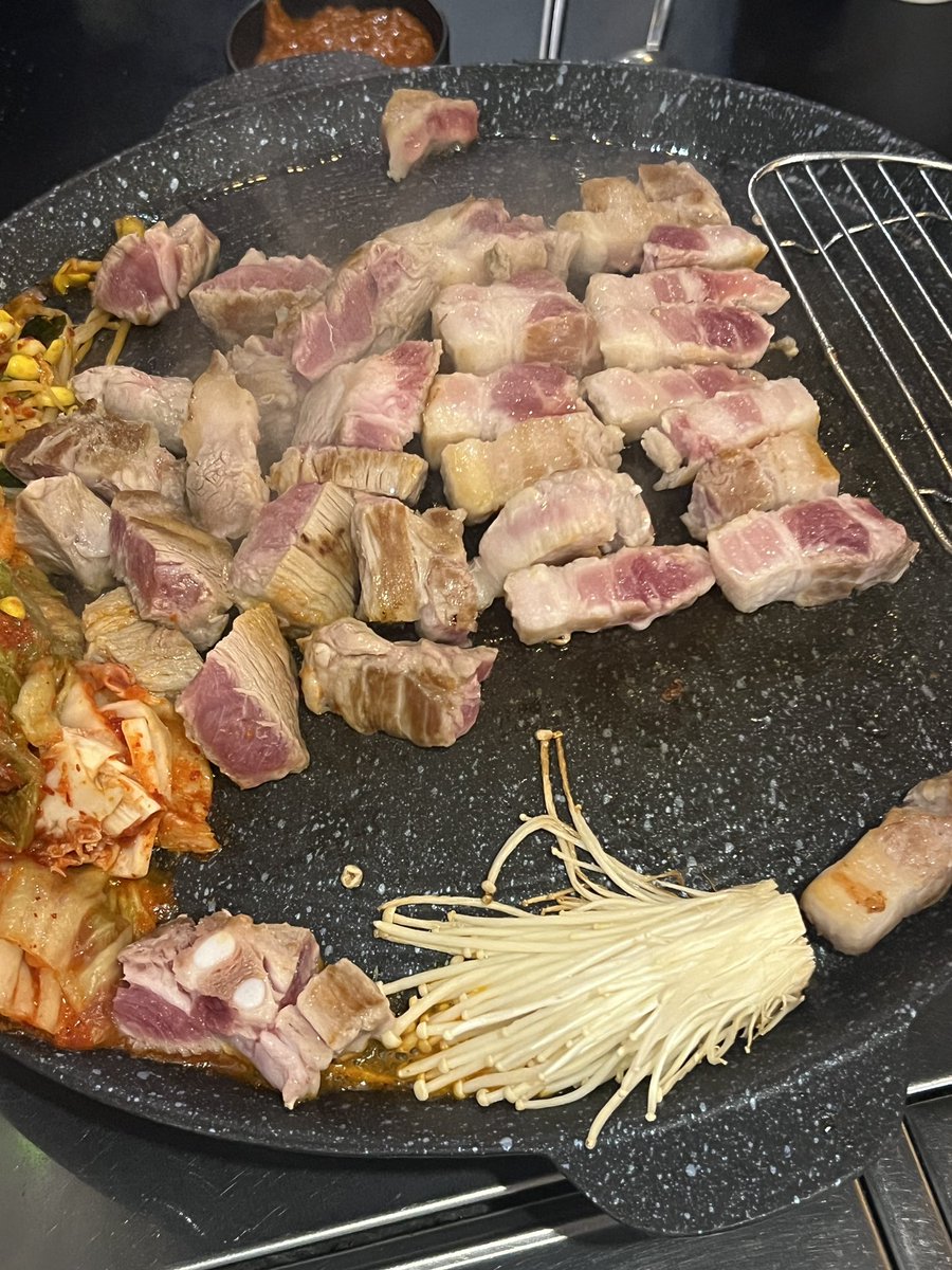 애유 tweet media