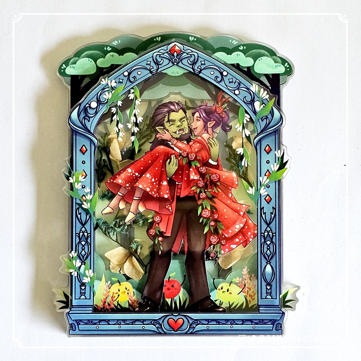 gomimonogatari's tweet photo. Custom acrylic commission for Nick ✨️

We're really happy with the result ✨️

Layered acrylic frame with dried flower in the middle 🌸

#acrylic #dnd https://t.co/Rks9XHOW8d