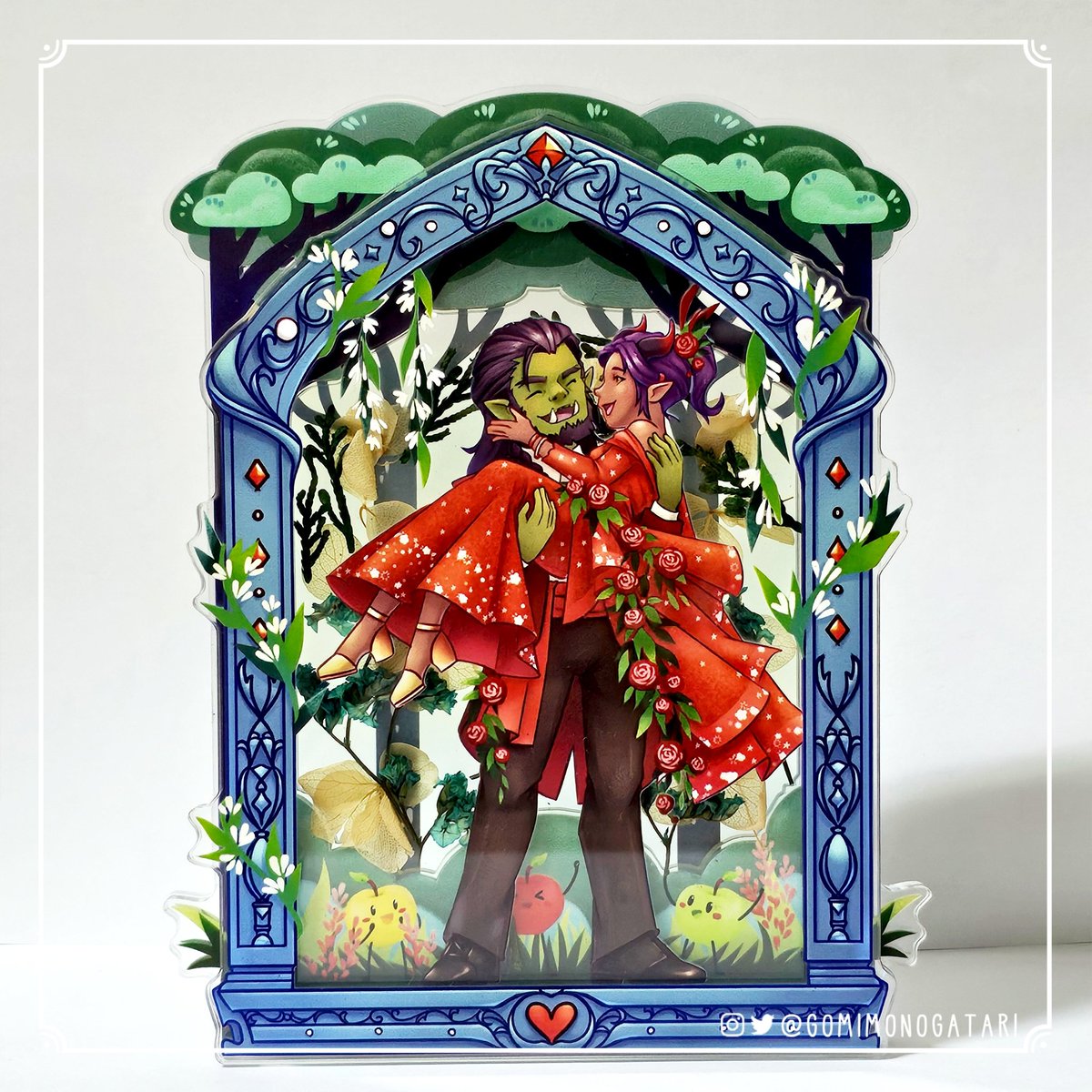 gomimonogatari's tweet photo. Custom acrylic commission for Nick ✨️

We're really happy with the result ✨️

Layered acrylic frame with dried flower in the middle 🌸

#acrylic #dnd https://t.co/Rks9XHOW8d