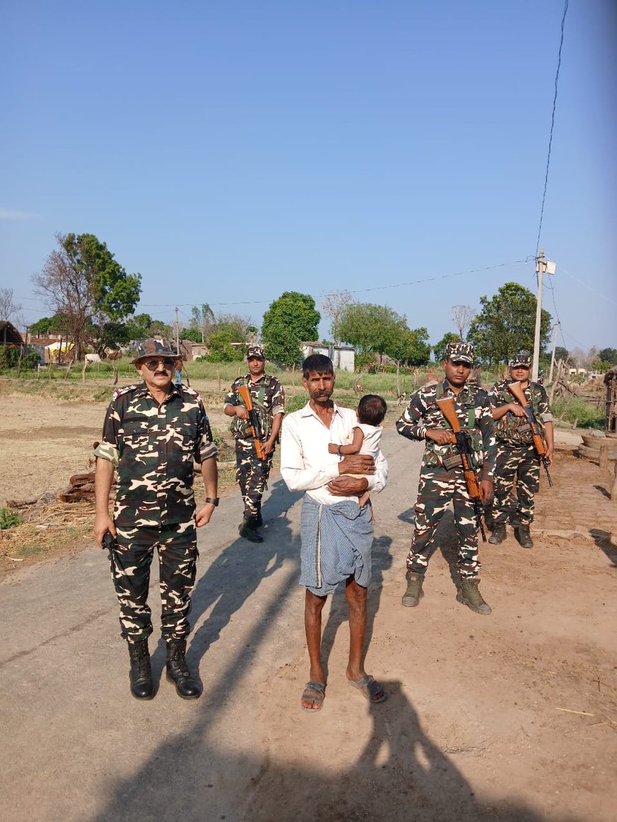 9BnSSB_INDIA's tweet photo. संवाद से भरोसा, जुड़ाव से ताकत—
स्थानीय लोगों और बच्चों के साथ आत्मीय बातचीत ने तालमेल, विश्वास और सहयोग की नई नींव रखी।
#SSB_INDIA
#SSBSHQGKP
#SSBFTRLUCKNOW
#CommunityBonding
#जनसंपर्क
#TrustAndRespect
#PublicConnect
#TogetherWeServe https://t.co/zUTUJRpm3J