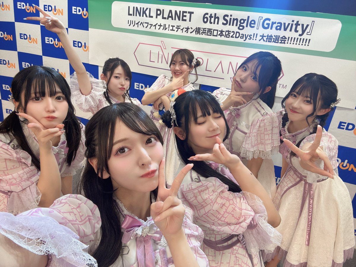 OMOTO_YUKINA628's tweet photo. 6th Single『Gravity』リリイベ
完走ありがとうございました！！🏃‍♂️

振り返ると、リリース期間中にワンマンもあって本当に盛りだくさんで、みんなとの絆がより深まった時間でした💕

この先もファンミに、7月にはまた新しいリリースも控えてますっ💿
これからもついてきてね！
 #LINKLPLANET  #リンプラ