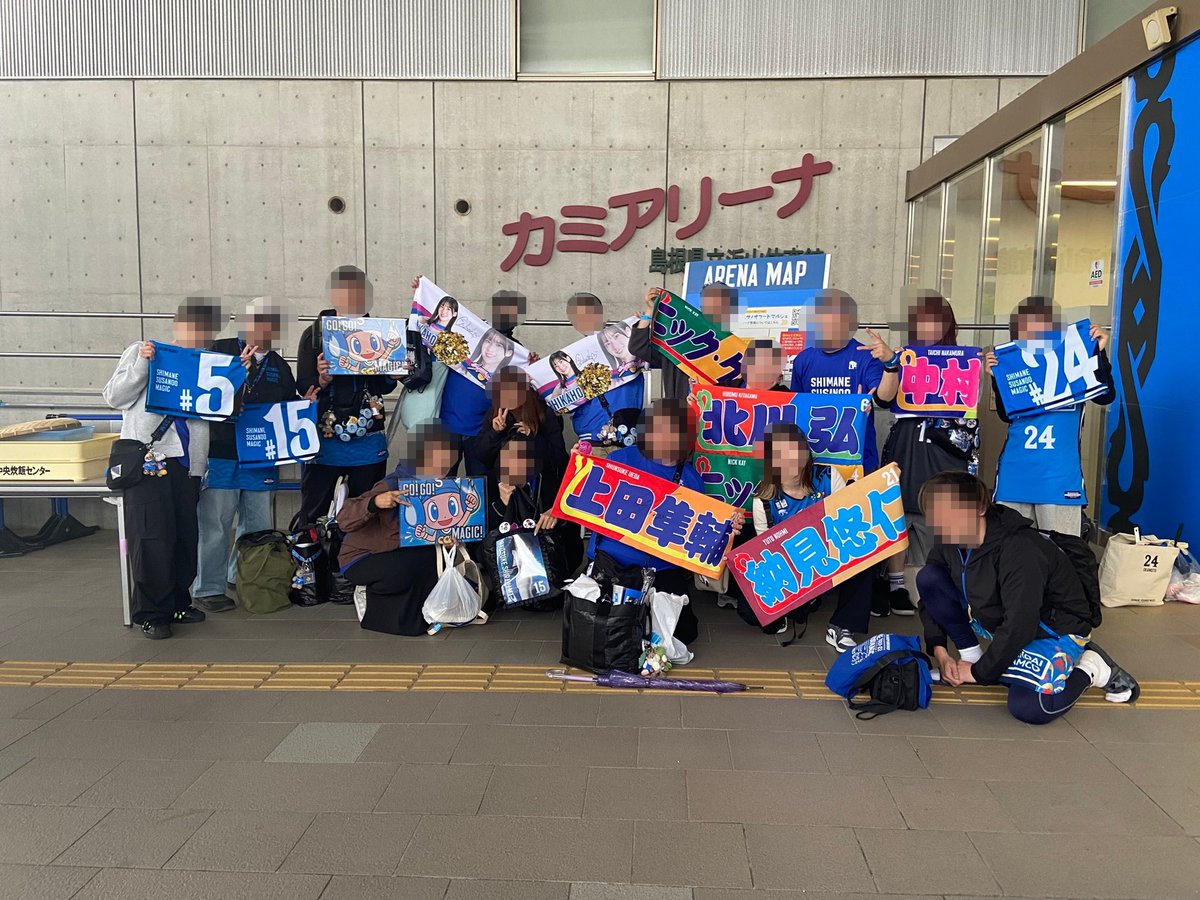 タカ tweet media