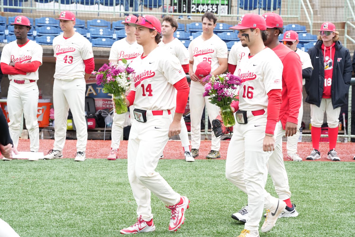 YSUBaseball's tweet photo. Honoring the memory of a Penguin great 🐧⚾️❤️

We were joined by family members of YSU Athletics Hall of Famer Dave Smercansky before yesterday's game. The family was presented with a signed Penguins jersey, and Dave's brother Gary threw out the ceremonial first pitch!

#GoGuins https://t.co/tESj7bf4Vh