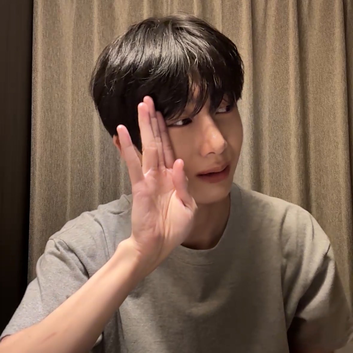 채룽ღ tweet media
