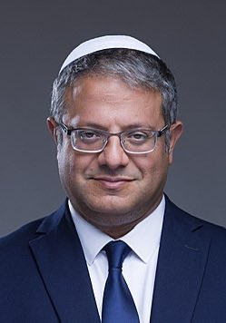 Megatron_ron's tweet image. NEW:

🇮🇱🇵🇸 On his 50th birthday, the wife of Israel’s National Security Minister, Itamar Ben Gvir, presented him with a cake depicting a gallows.

This is about the new law that provides for the death penalty only for Palestinians.