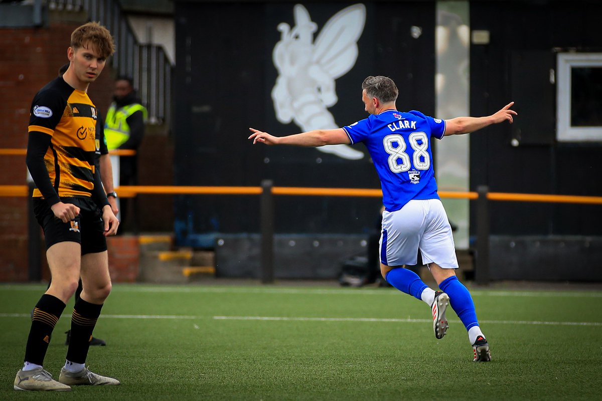 OfficialQosFC's tweet photo. Clark heads home to put us back in front! ๐ฅ
#ALLQOS | #League1 | #TheDoonhamers https://t.co/uh1GYF5NSV