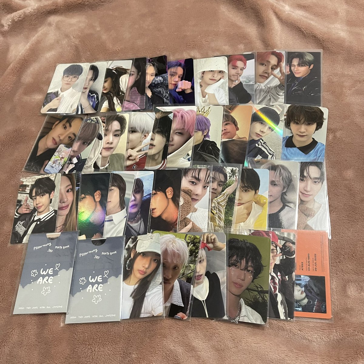 njshantruther's tweet photo. wts lfb ph 

kpop bulk photocards &amp; postcards
- 40 pcs + 10 postcards
- ₱5,000 free sf &amp; pf
* approx: ₱100 per pc/postcard (some pobs are ₱500+ ea) 

* will include official merch as freebies :) https://t.co/Htqnh2nZYS