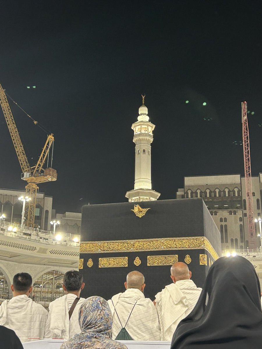 ist_reem's tweet photo. لسة شايفة ريل حالاً للمعتمرين في مكة وفي الخلفية فيه صوت تلبية خاشع

ثارت أشواقي، يا رب ردني لمكة حبيبتي https://t.co/xTGkE7976t