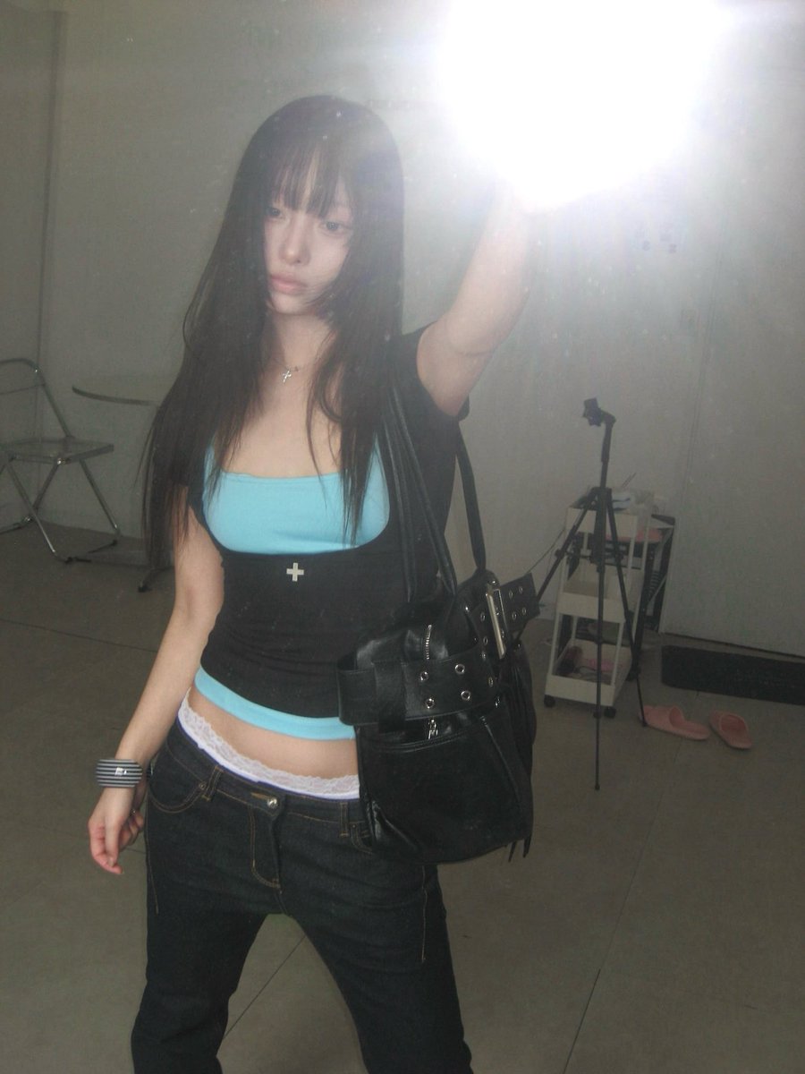 밤 tweet media
