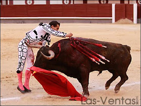 ToreoArrebujao's tweet photo. Un torero con los cojones y la verdad de este tío es lo que hace falta https://t.co/vwBUaVYFcw