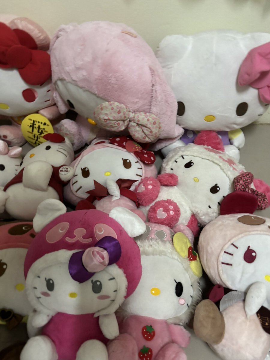 APEASHOP's tweet image. มีใครสนใจน้องคิตตี้บ้างมั้ยคะใครเป็นสายสะสมเดี๋ยวจะมาปล่อยราคาโละย้ายบ้านเริ่มที่หลักสิบ‼️📌ไปหลักร้อยนิดๆค่ะ ใครสนใจปักได้เลยเดี๋ยวมาลงค่ะ (มีเลอะฝุ่นบ้างบางตัว เน้นซื้อมาเก็บไม่ได้เอามาใช้งาน)#kitty #ตลาดนัดsanrio #ตลาดนัดซาริโอ้ #ตลาดนัดซานริโอ้ #ตลาดนัดรวมด้อม #ตลาดนัดอนิเมะ
