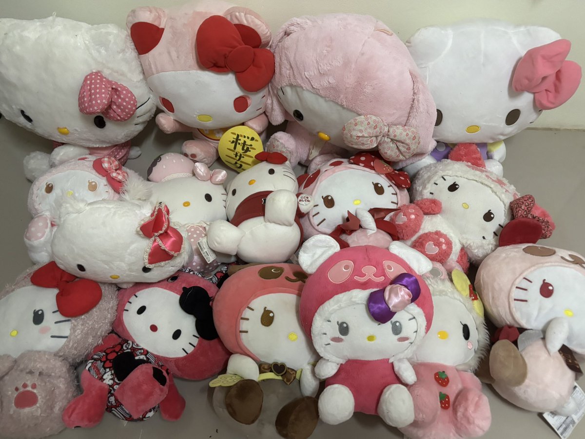 APEASHOP's tweet image. มีใครสนใจน้องคิตตี้บ้างมั้ยคะใครเป็นสายสะสมเดี๋ยวจะมาปล่อยราคาโละย้ายบ้านเริ่มที่หลักสิบ‼️📌ไปหลักร้อยนิดๆค่ะ ใครสนใจปักได้เลยเดี๋ยวมาลงค่ะ (มีเลอะฝุ่นบ้างบางตัว เน้นซื้อมาเก็บไม่ได้เอามาใช้งาน)#kitty #ตลาดนัดsanrio #ตลาดนัดซาริโอ้ #ตลาดนัดซานริโอ้ #ตลาดนัดรวมด้อม #ตลาดนัดอนิเมะ