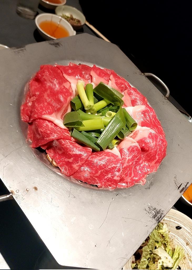 gch5011's tweet photo. 黒毛和牛の炊き肉堪能。爆笑しながらの食事ってサイコーに楽しい🤣 https://t.co/KNa9TmWpQ2