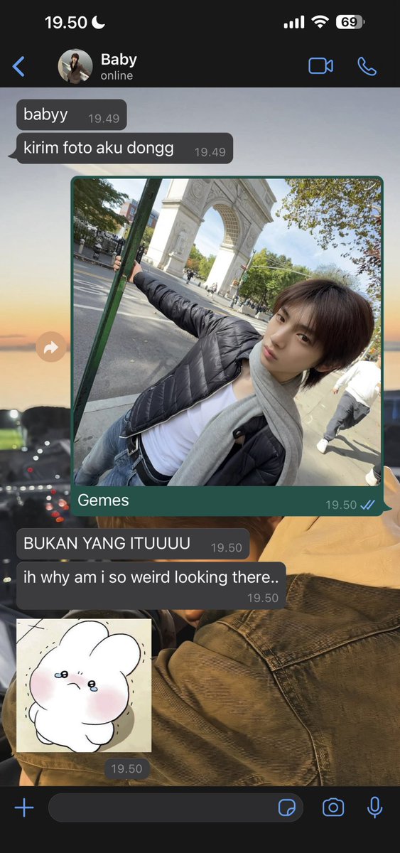 iheartjuwa's tweet photo. gue yang weird looking dah https://t.co/833uqiOS9s