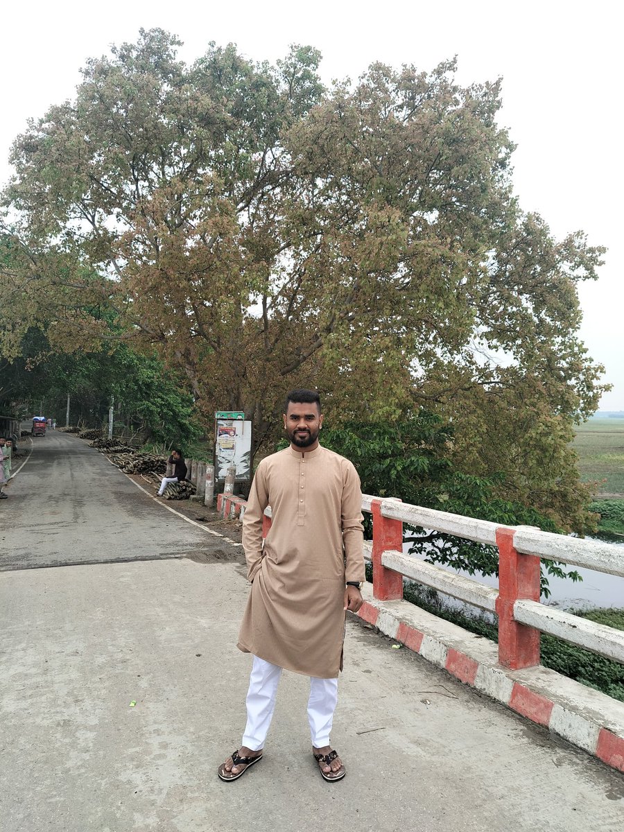 emransheikh100's tweet image. গ্রামের রাস্তায় একটুখানি বিরতি।🇧🇩

#simplelife 
#villagelife❣️
#AlhamdulillahAlways