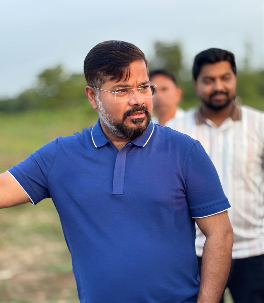 SushantaBJP's tweet photo. জিরানিয়ার শচিন্দ্রনগরে নির্মিয়মান — ‘ত্রিপুরা হেরিটেজ ভিলেজ’, ‘সঙ্গীত এক্সপেরিয়েন্স’ ও ‘কলকাতা নিক্কো পার্ক’-এর আদলে আধুনিক বিনোদন পার্ক-এর বর্তমান অবস্থা এবং চলমান নির্মাণকাজের অগ্রগতি, মূল্যায়ন ও নিরীক্ষার লক্ষ্যে আজ পর্যটন দপ্তরের উচ্চপদস্থ আধিকারিকগণ, জিরানীয়া মহকুমা প্রশাসনের আধিকারিকগণ, বিভিন্ন স্তরের নির্বাচিত জনপ্রতিনিধি ও স্থানীয় এলাকাবাসীদের সঙ্গে নিয়ে আজ সরেজমিনে পরিদর্শনে যাই।