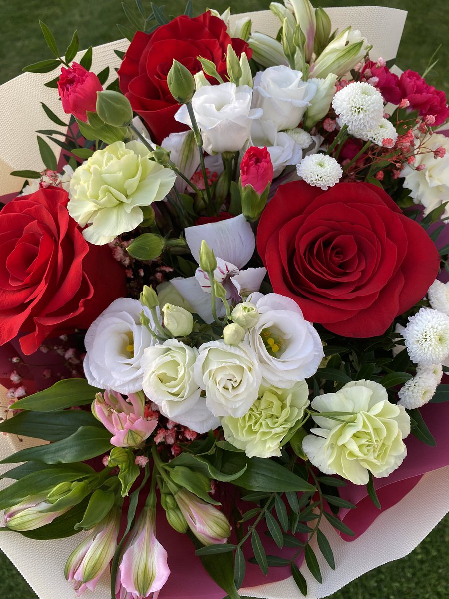 sagittaring's tweet image. Wishing everyone a beautiful Sunday 💐🪽✨

#FlowersOnX #photography #photographycommunity